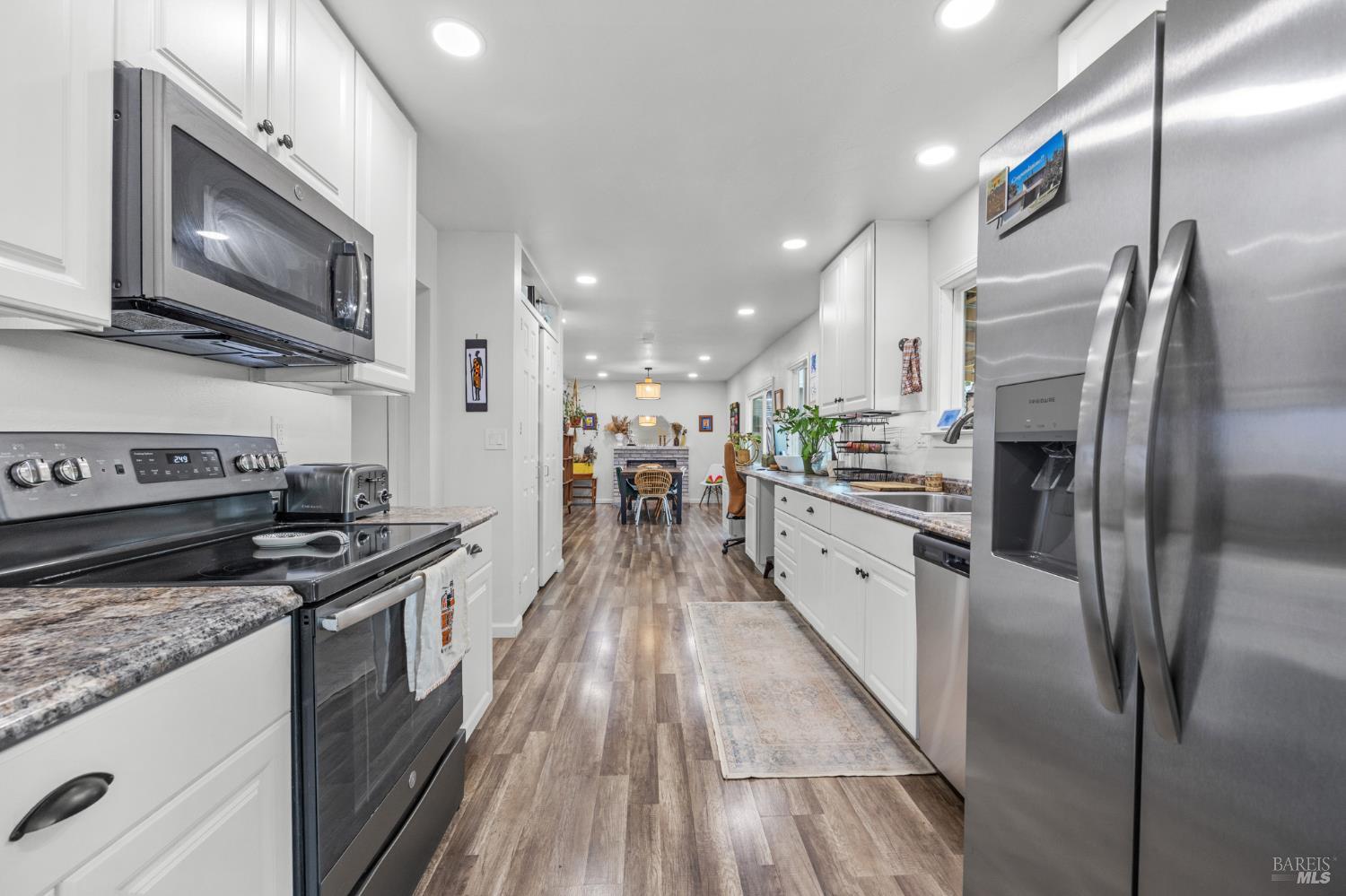 731 La Cruz Ln