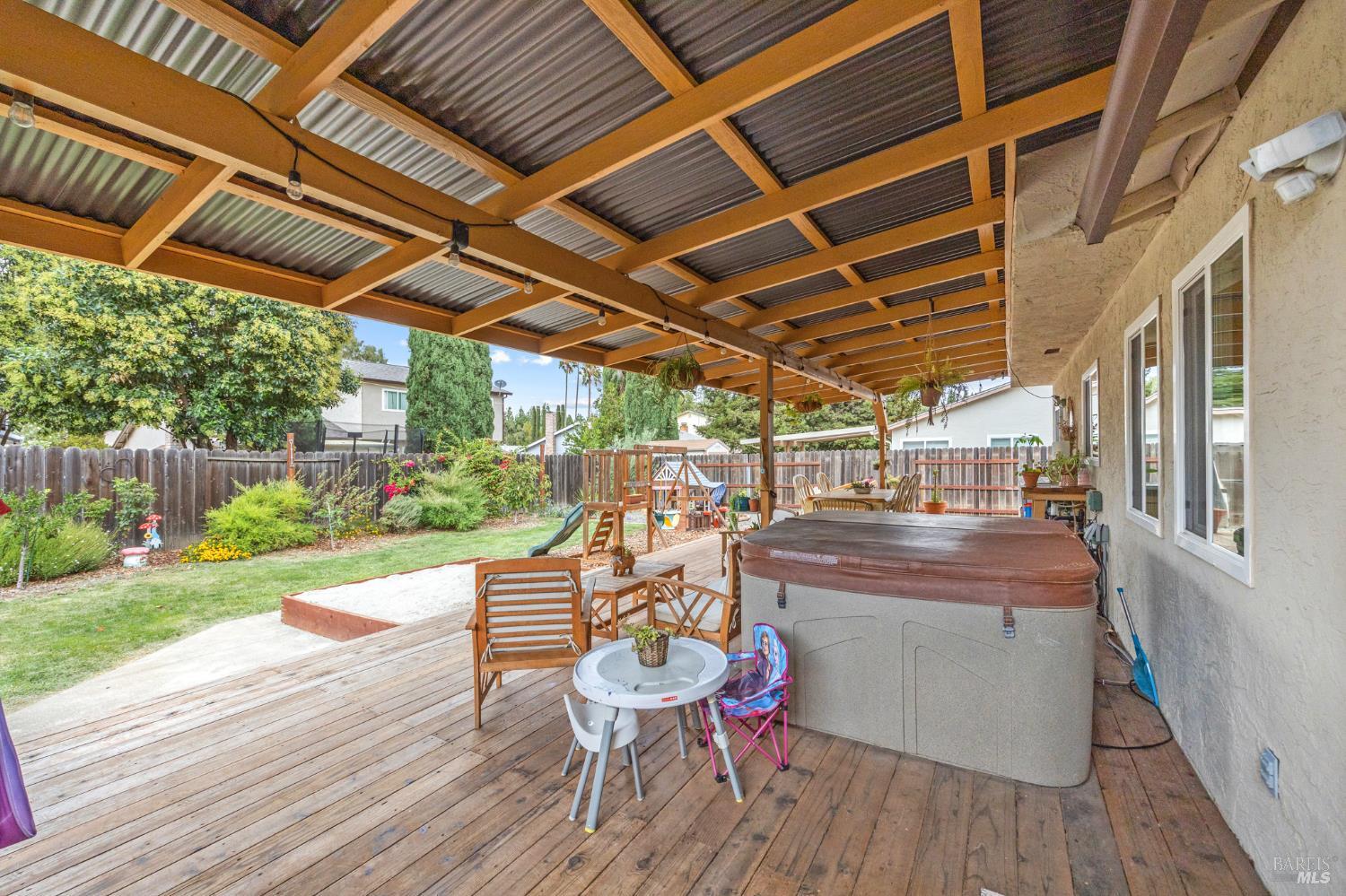 731 La Cruz Ln