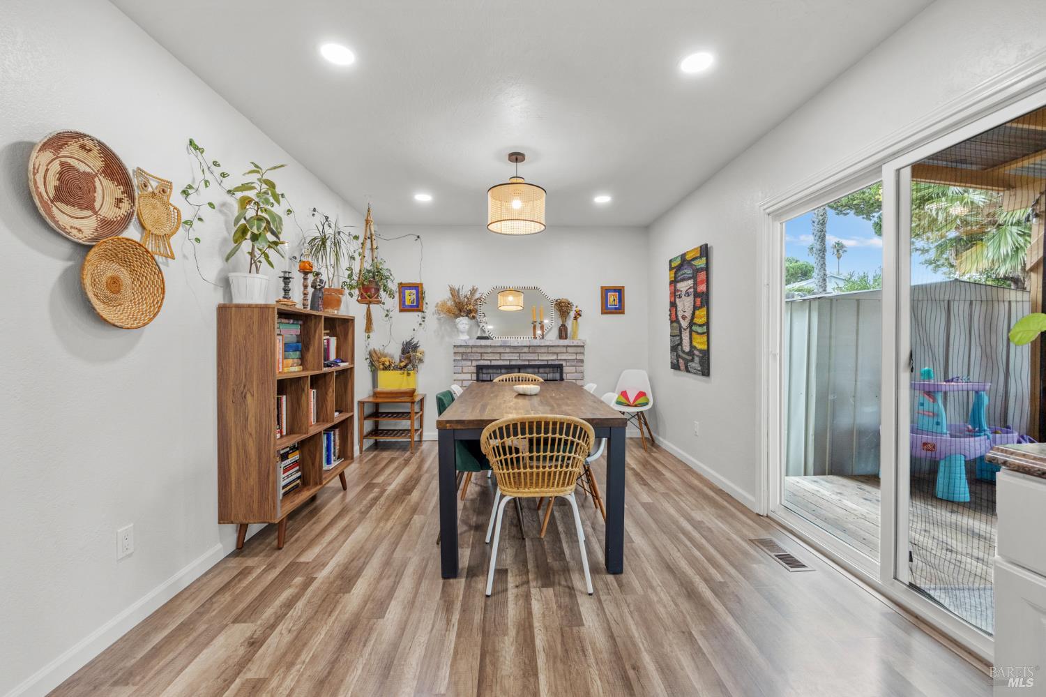 731 La Cruz Ln