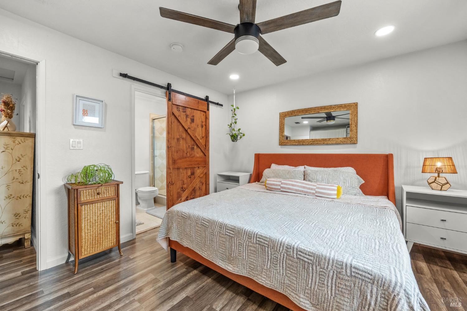 731 La Cruz Ln