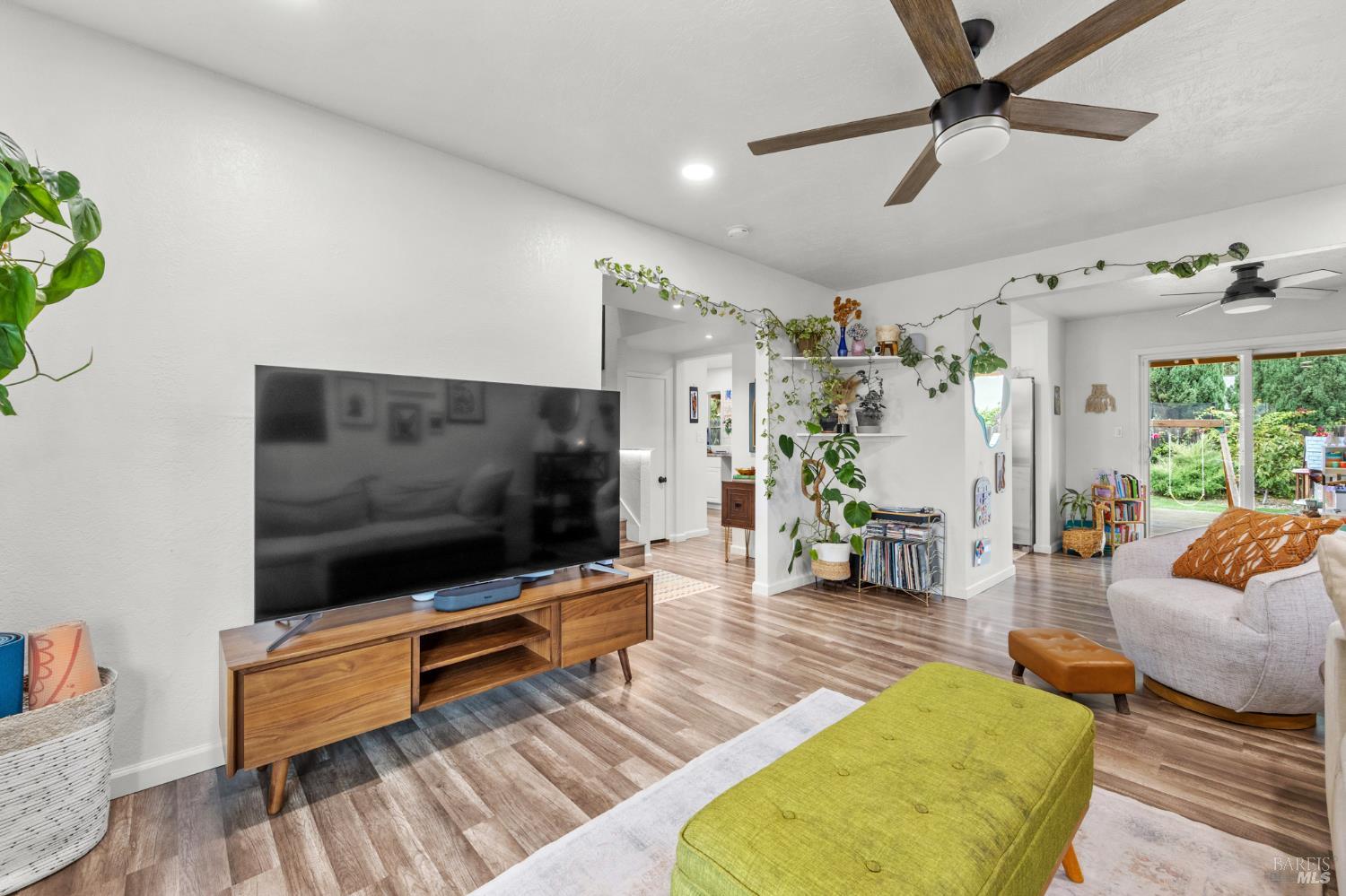 731 La Cruz Ln