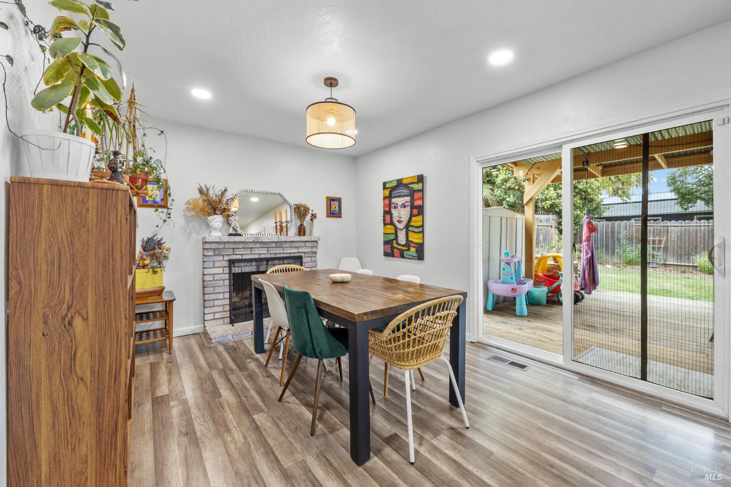 731 La Cruz Ln