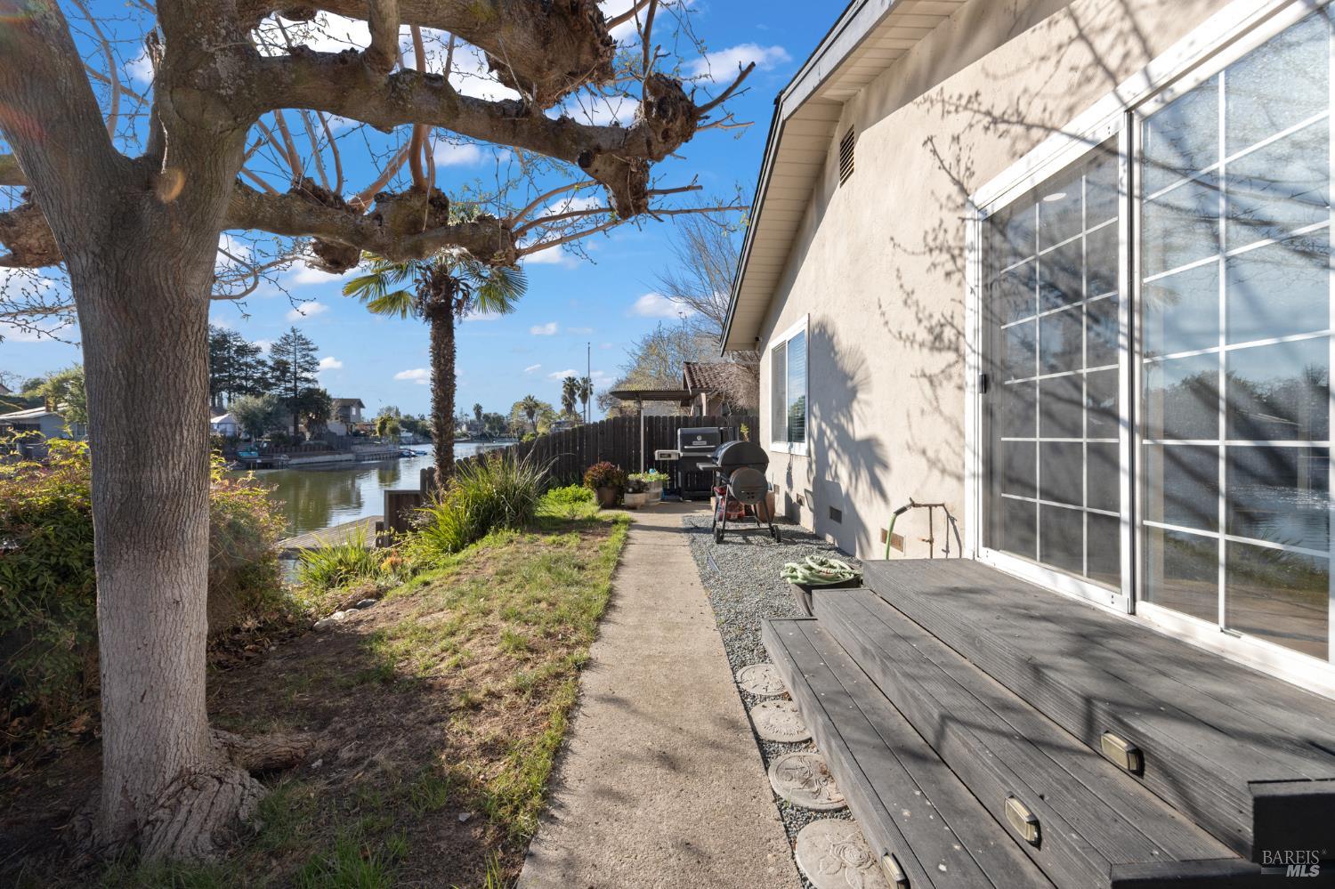 120 E Lake Drive