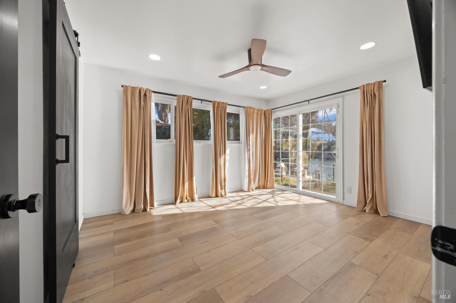 120 E Lake Drive