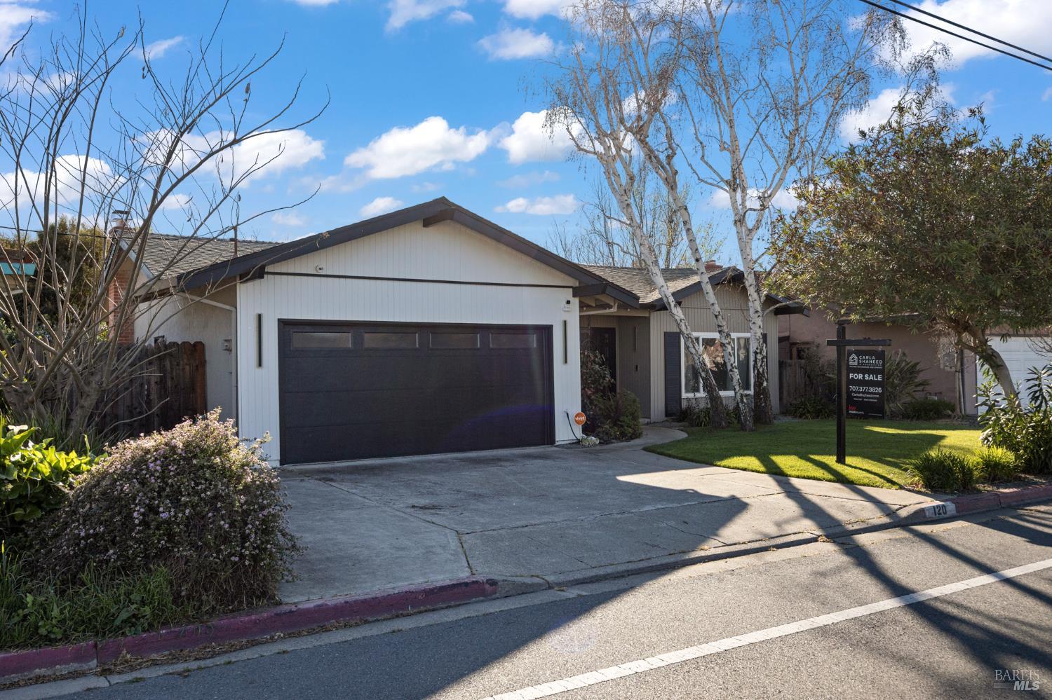 120 E Lake Drive