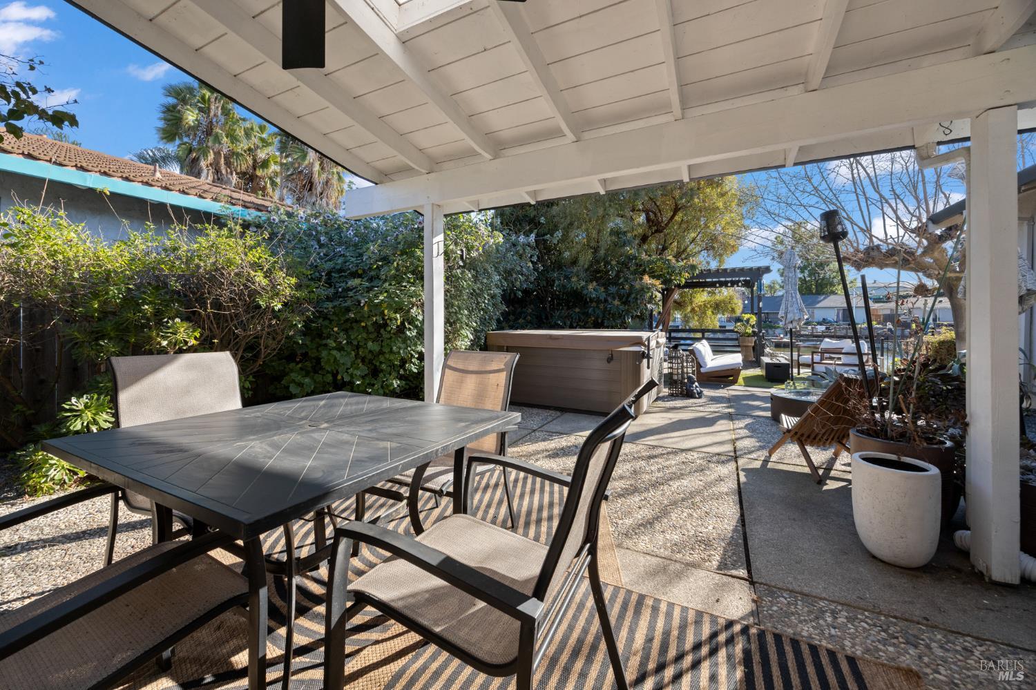 120 E Lake Drive