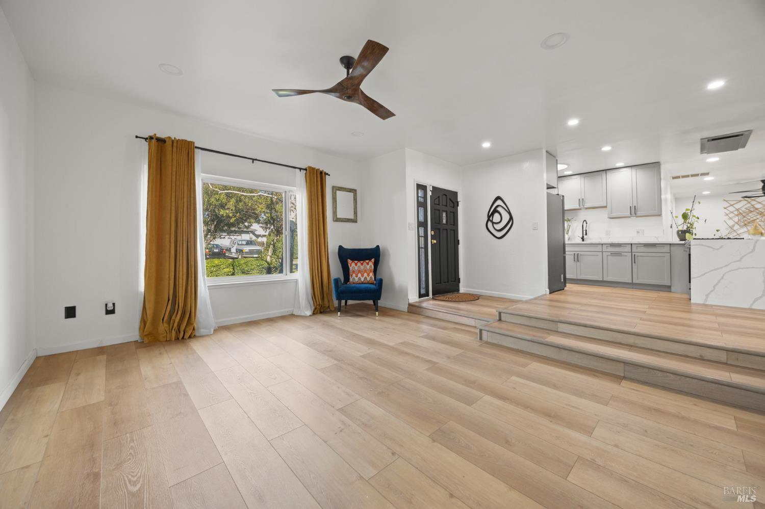 120 E Lake Drive