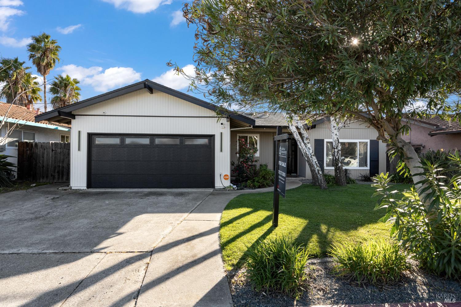 120 E Lake Drive