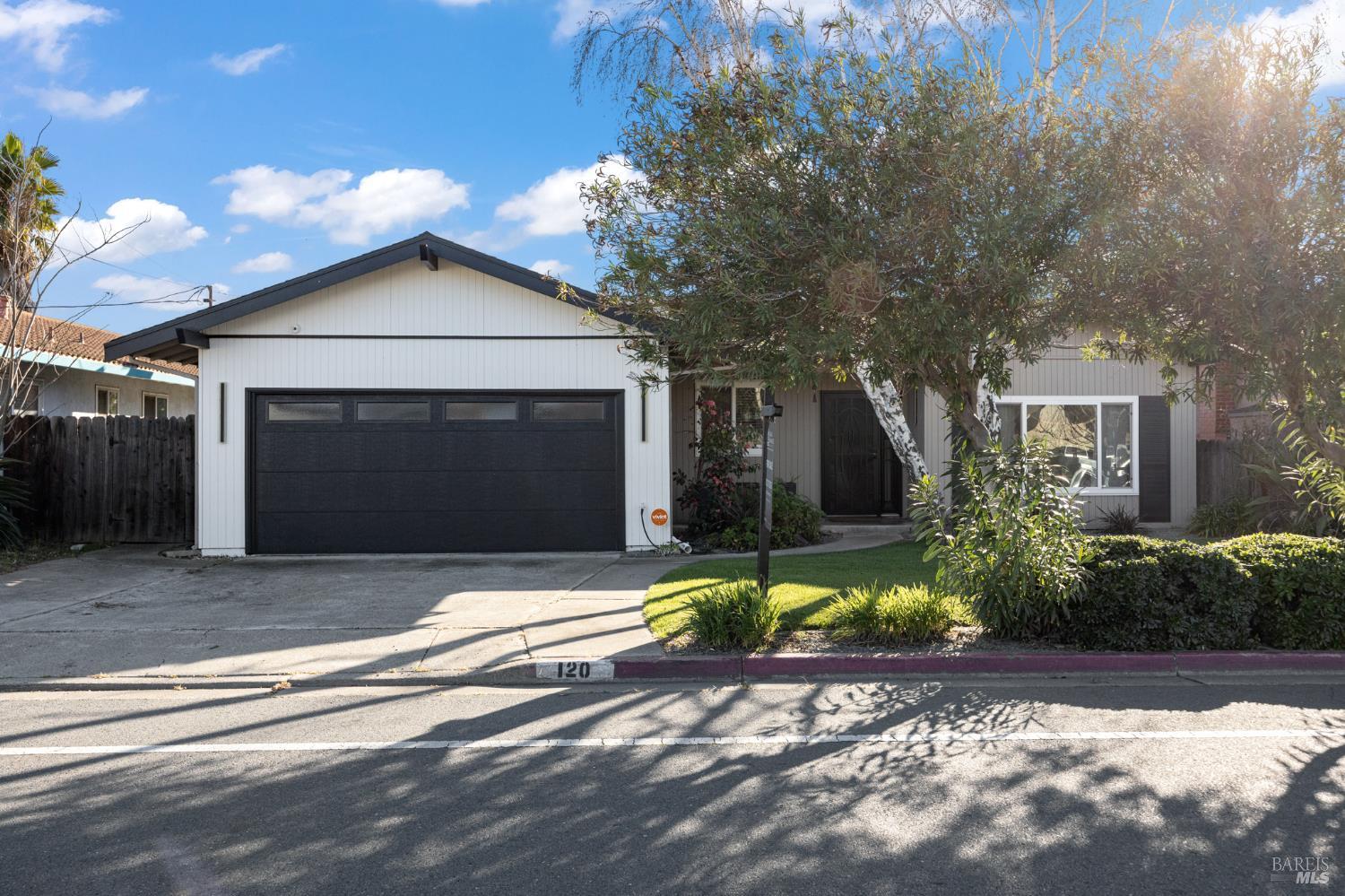 120 E Lake Drive