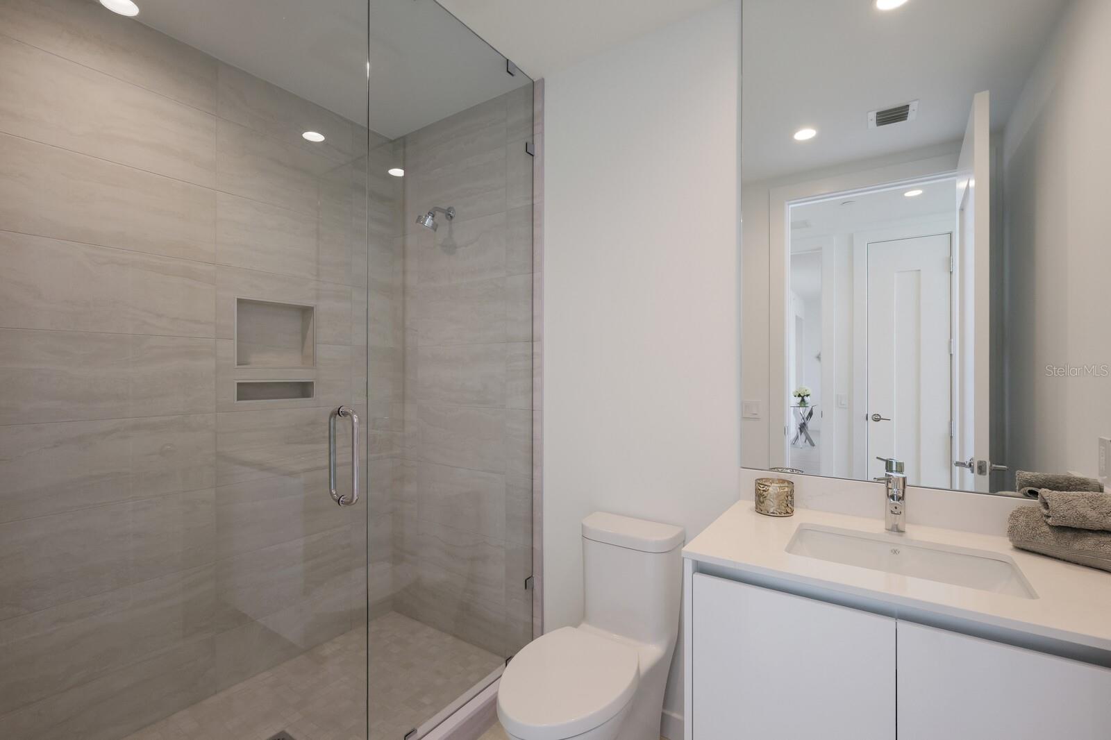 301 QUAY COMMONS #1405