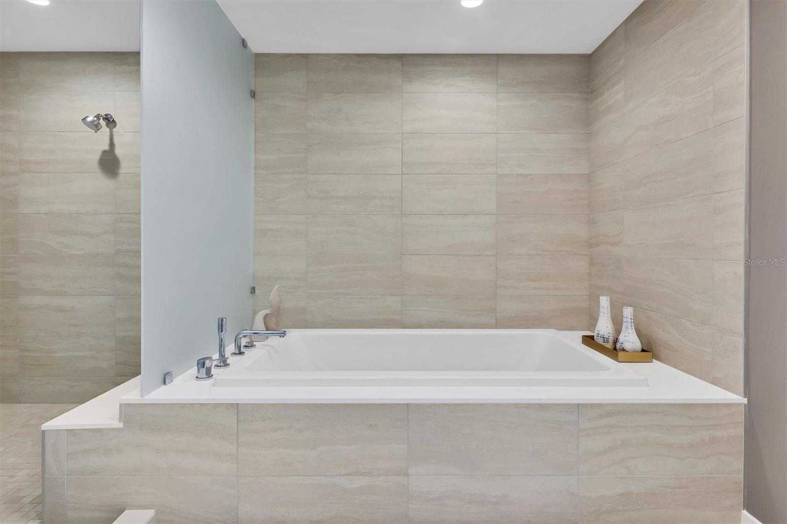 301 QUAY COMMONS #1209