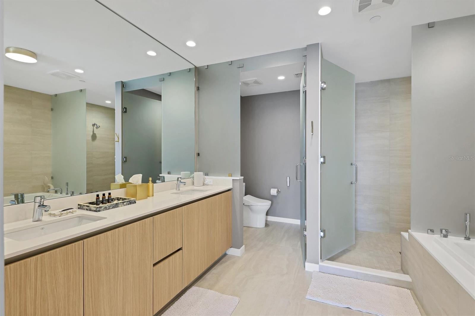 301 QUAY COMMONS #1209