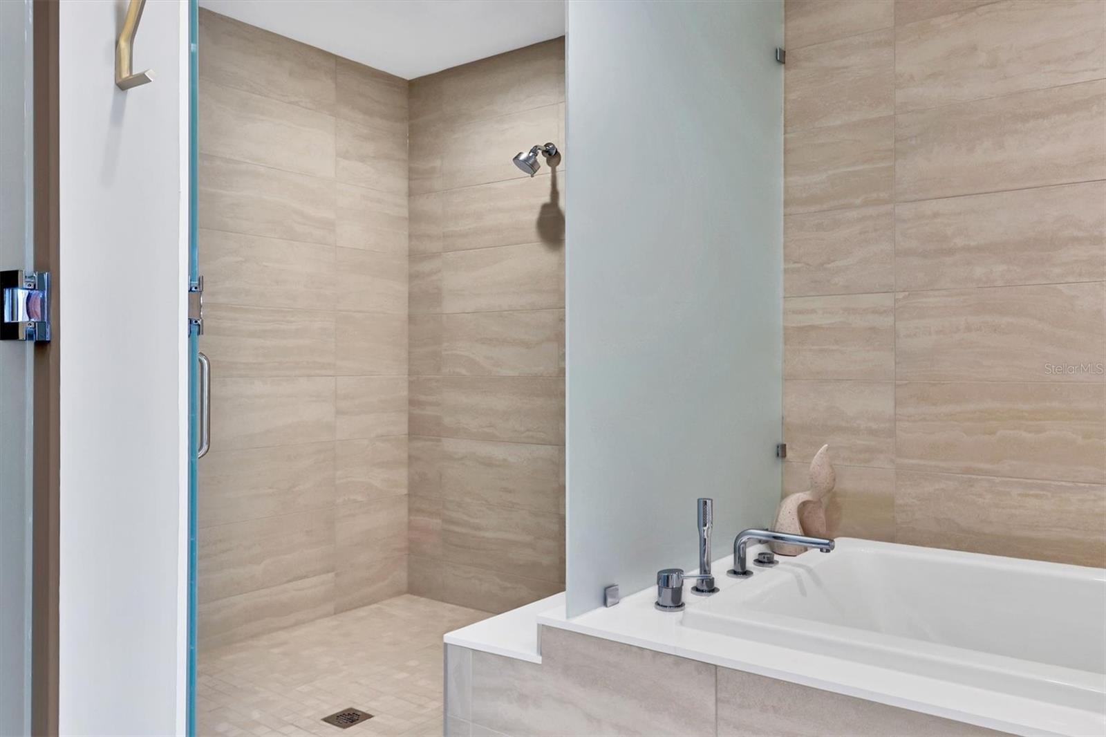 301 QUAY COMMONS #1209