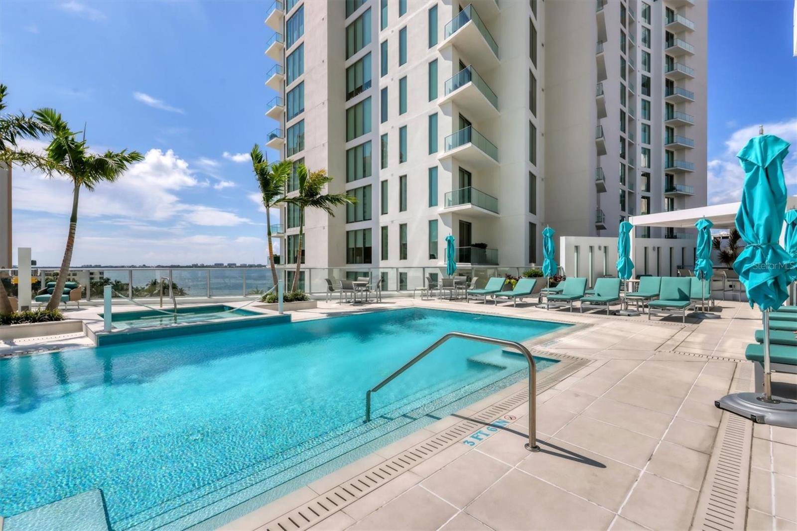 301 QUAY COMMONS #1811