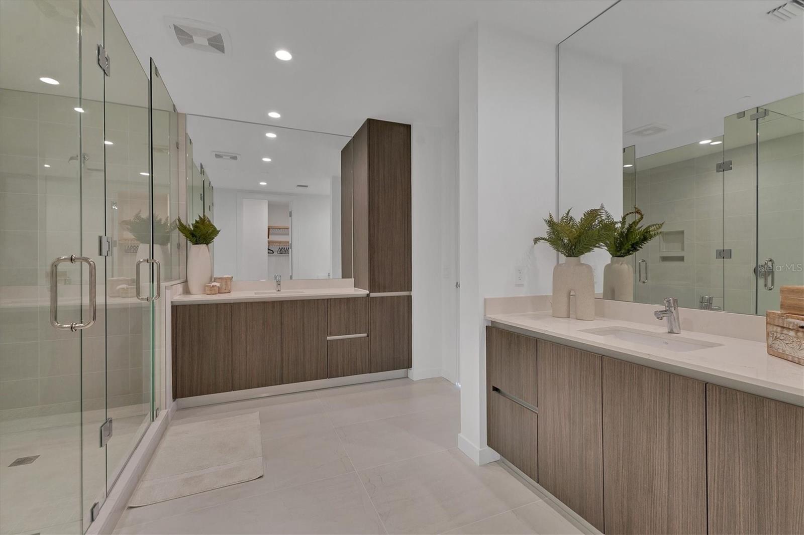 301 QUAY COMMONS #1811