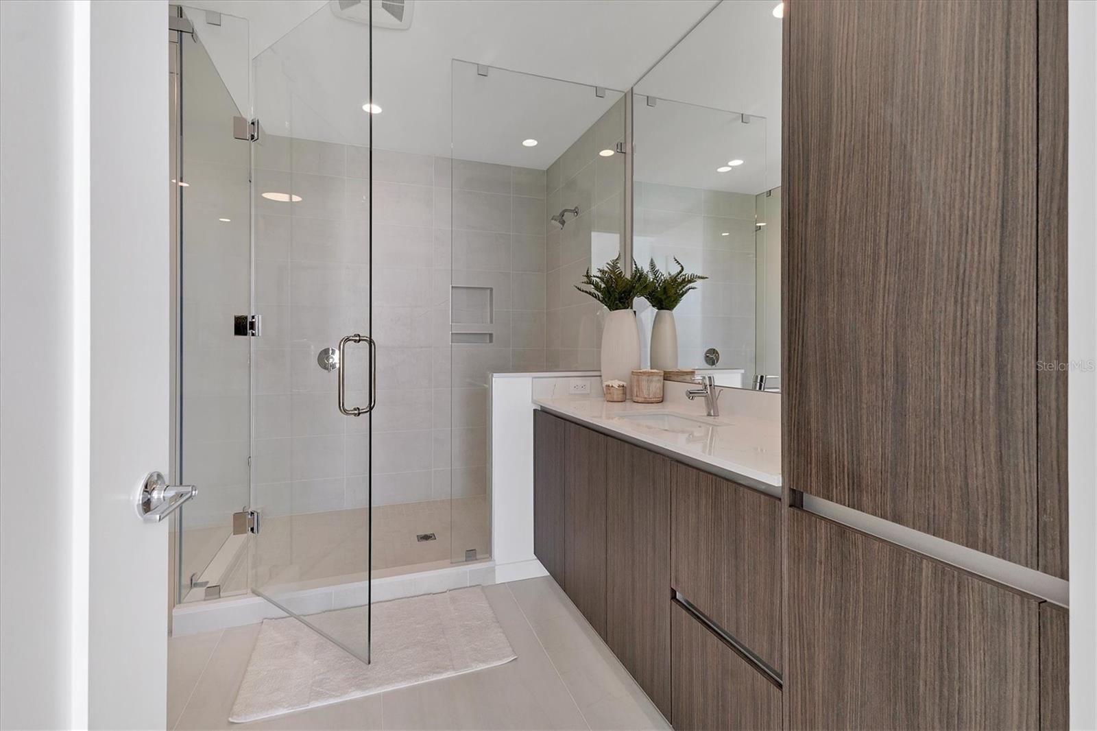 301 QUAY COMMONS #1811