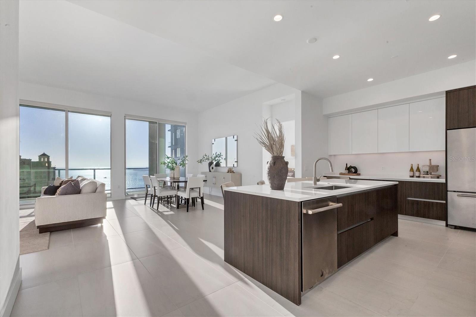 301 QUAY COMMONS #1811