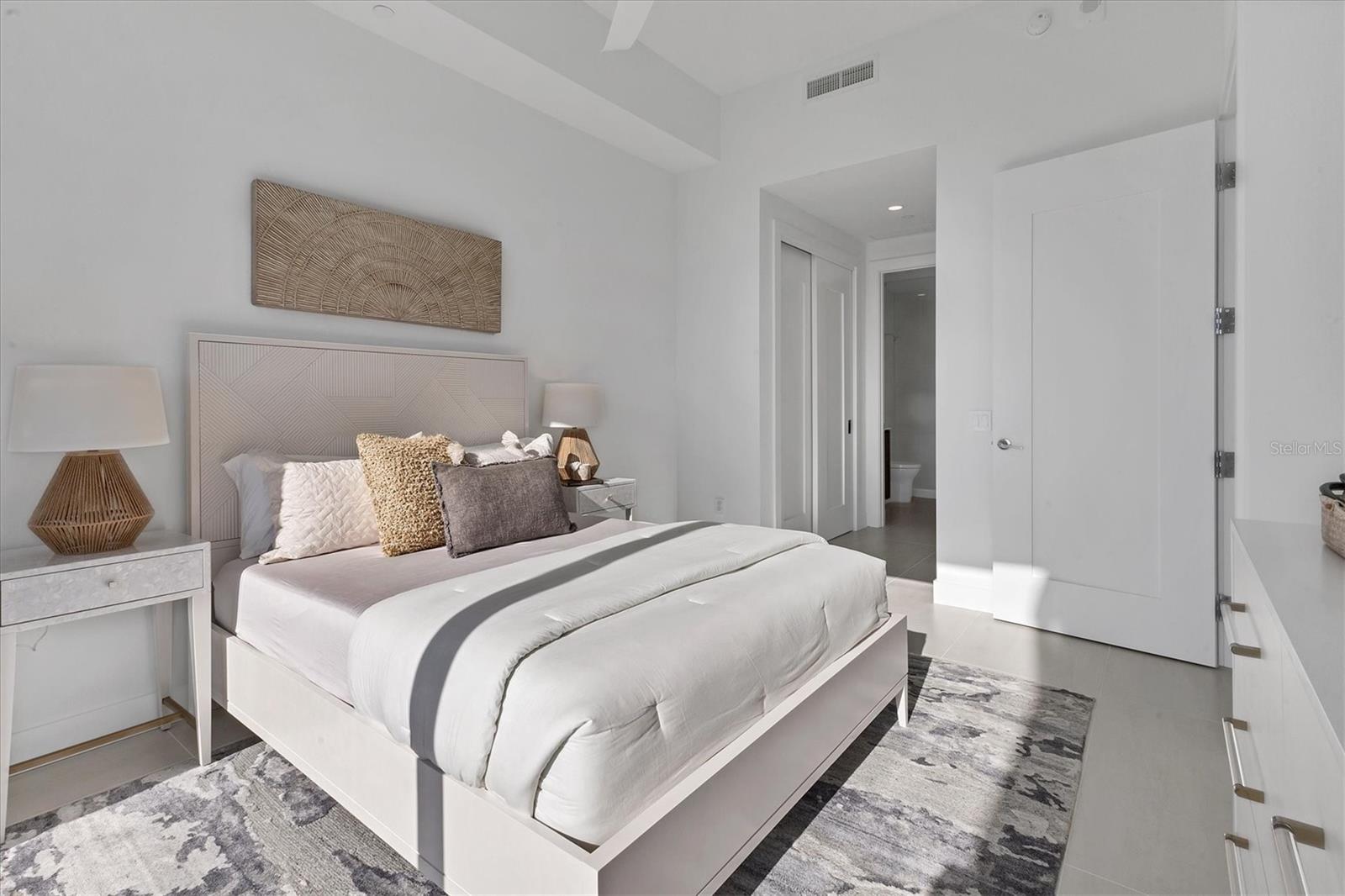 301 QUAY COMMONS #1811