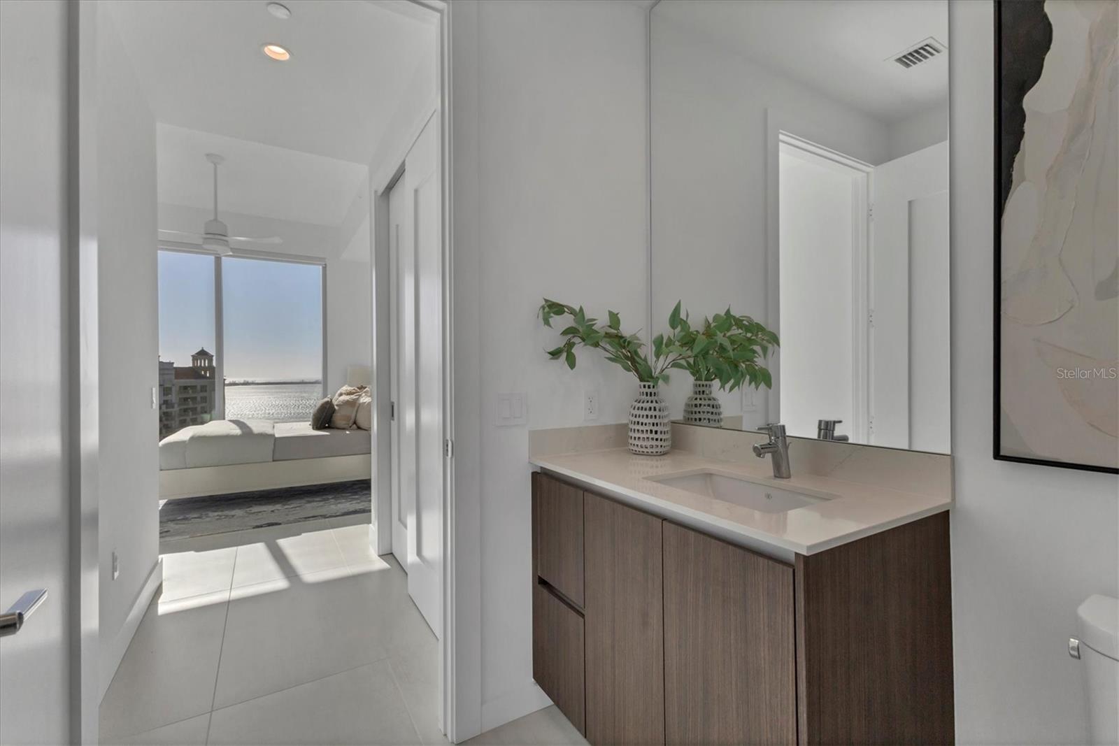 301 QUAY COMMONS #1811
