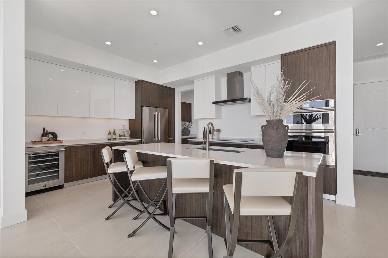 301 QUAY COMMONS #1811