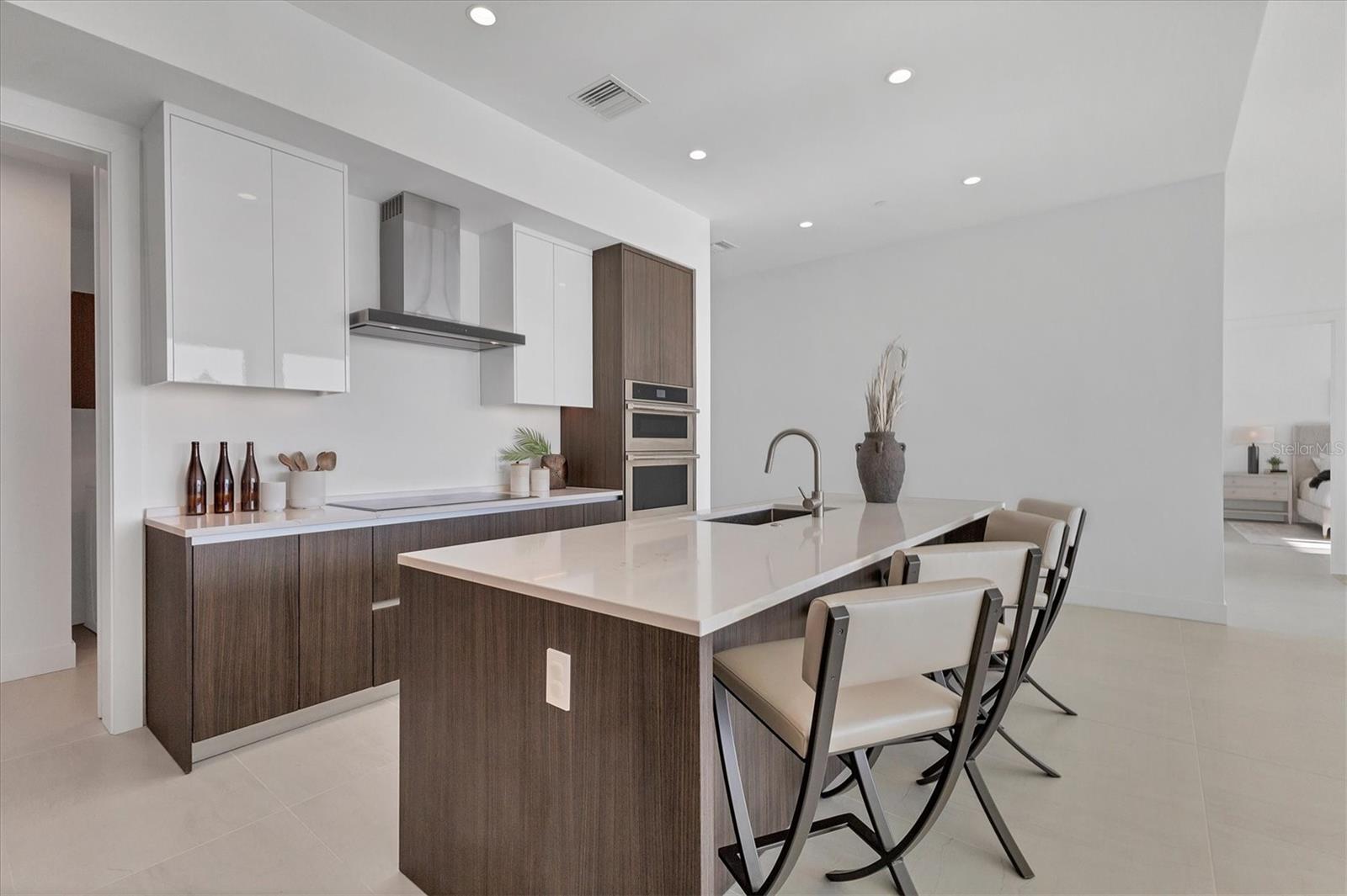 301 QUAY COMMONS #1811