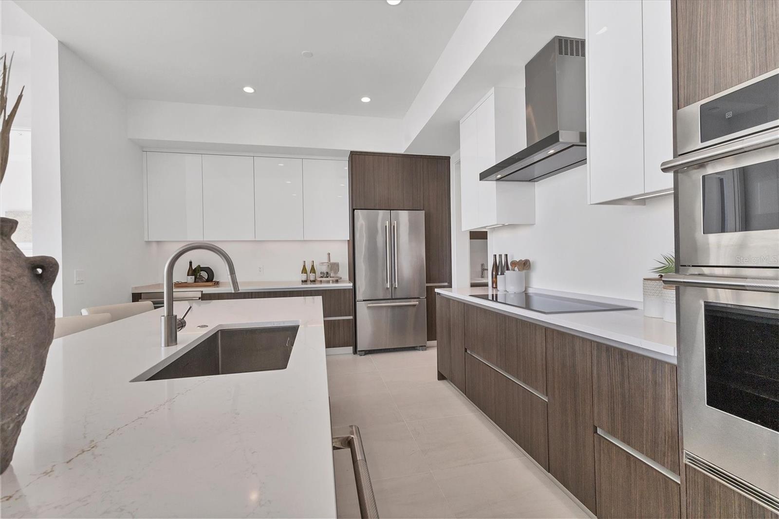 301 QUAY COMMONS #1811