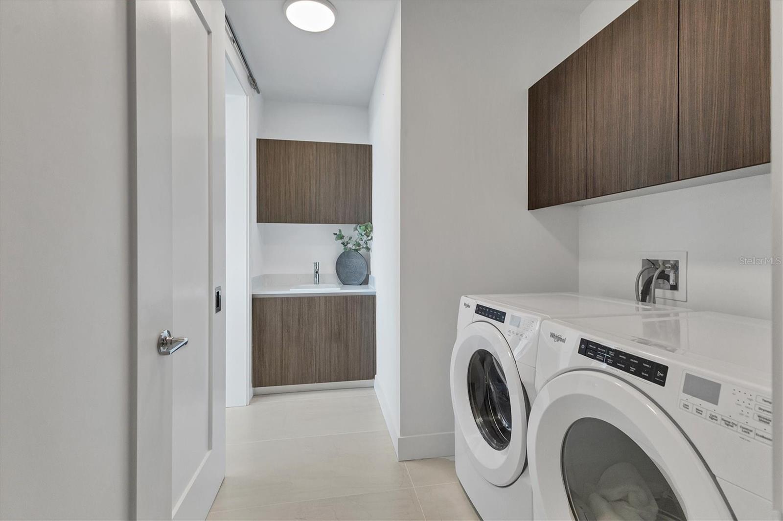 301 QUAY COMMONS #1811