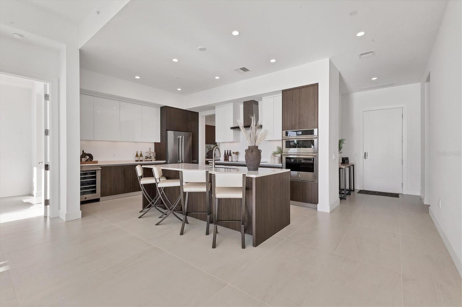 301 QUAY COMMONS #1811
