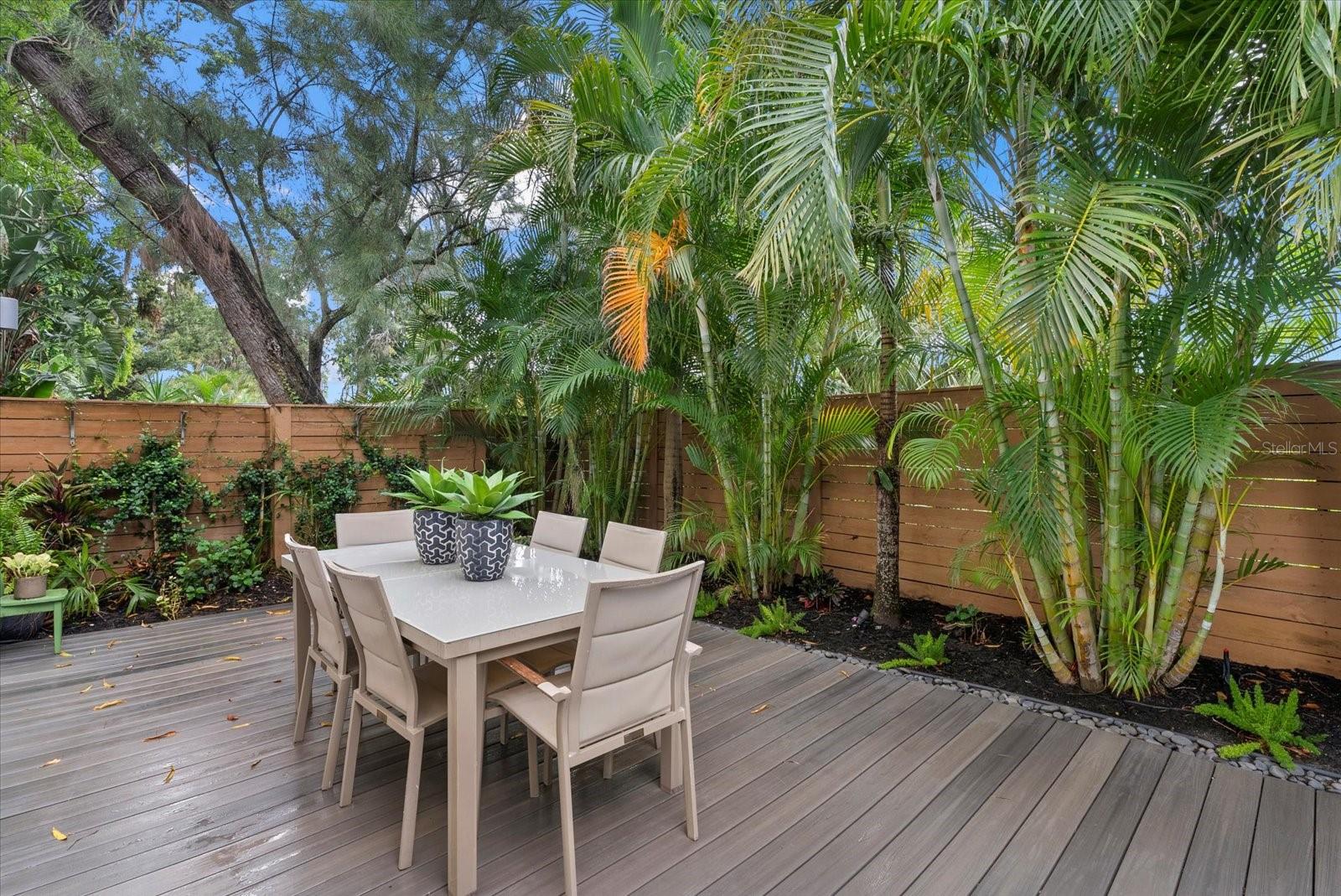2814 W TAMIAMI CIR