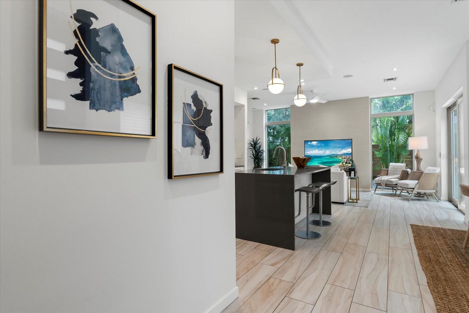 2814 W TAMIAMI CIR