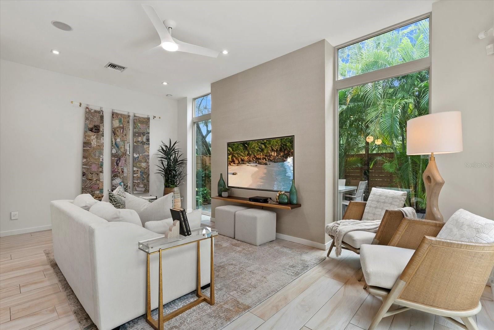 2814 W TAMIAMI CIR