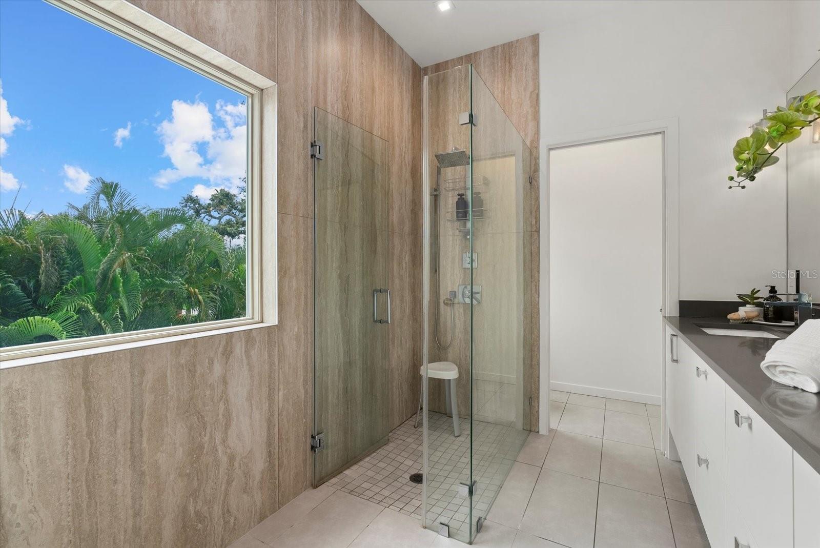 2814 W TAMIAMI CIR