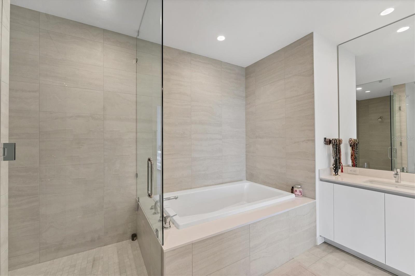 301 QUAY COMMONS #501