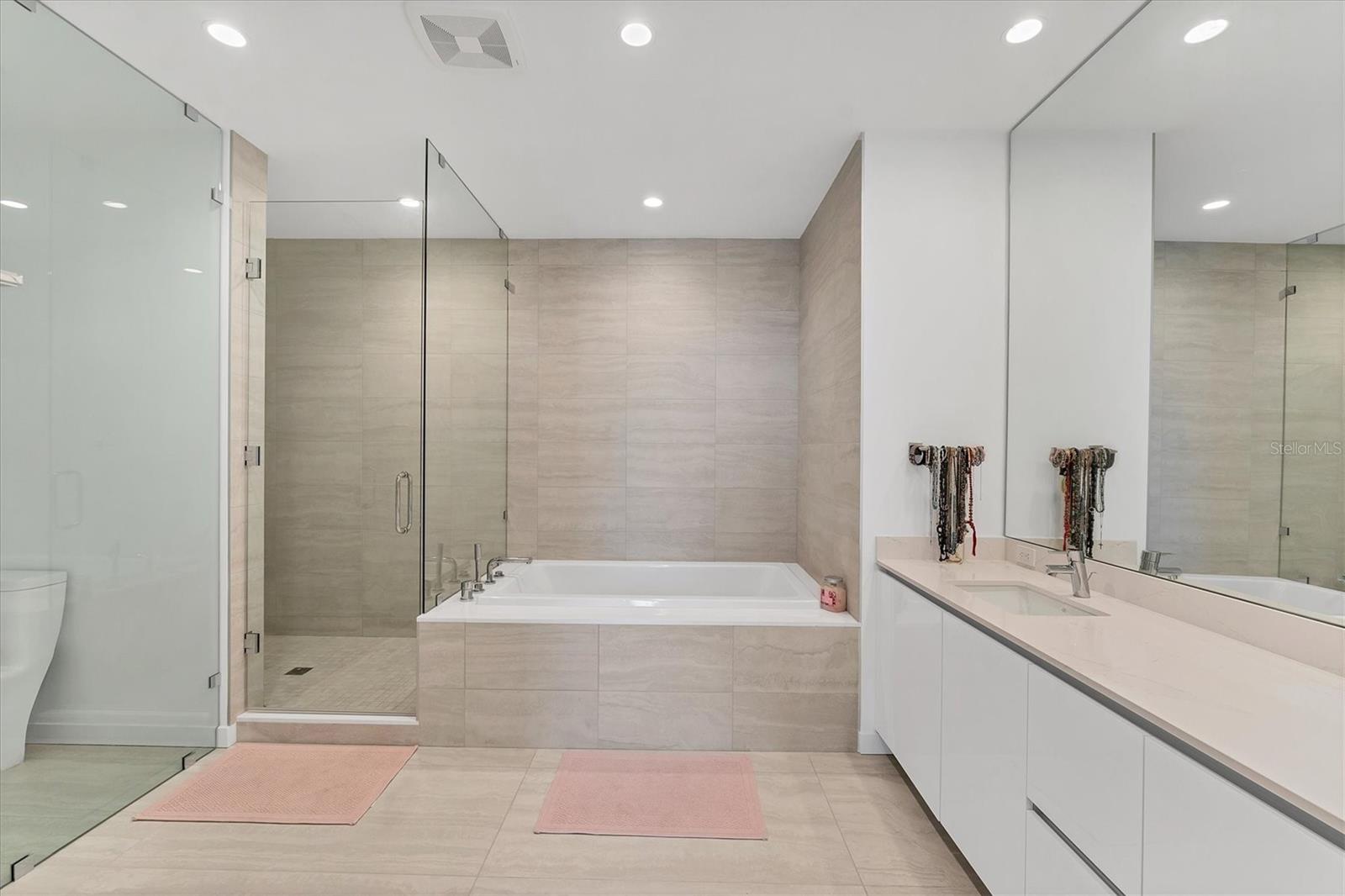 301 QUAY COMMONS #501