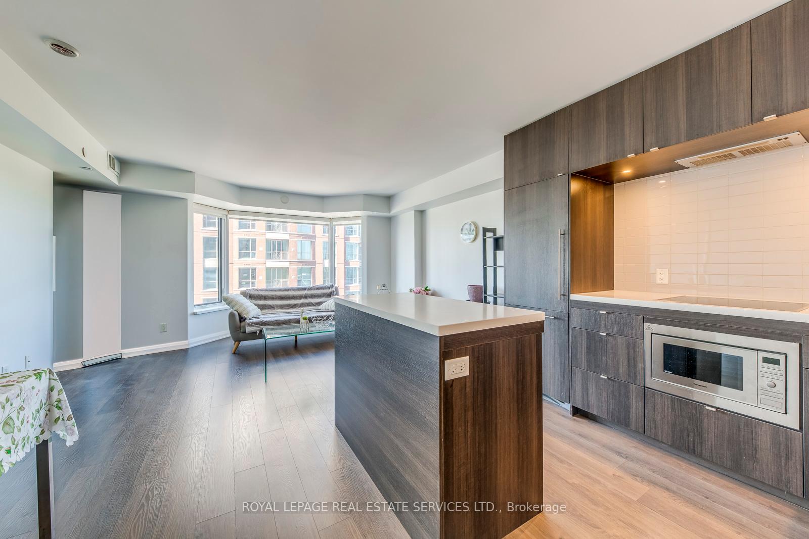 155 Yorkville Avenue 2213