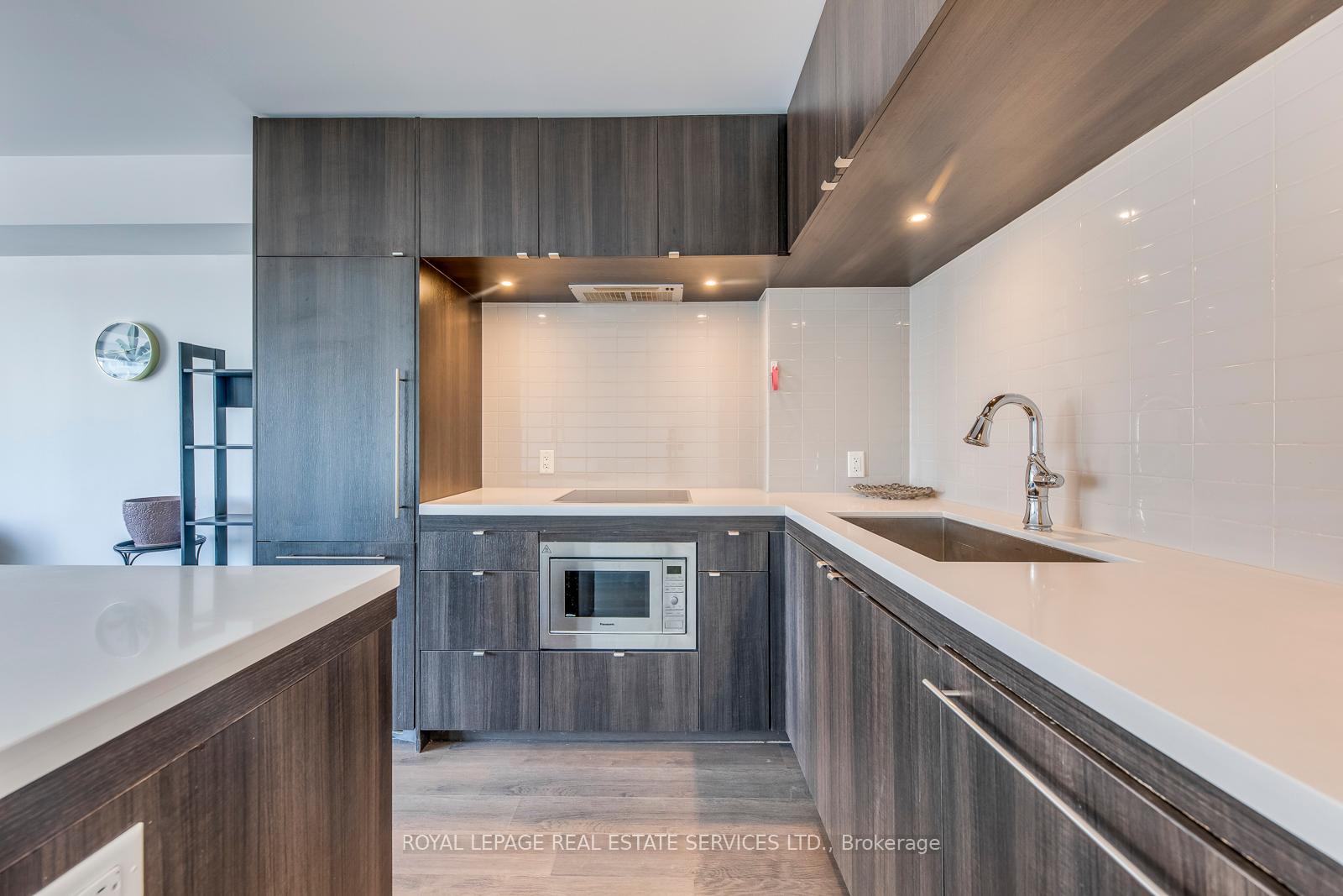 155 Yorkville Avenue 2213