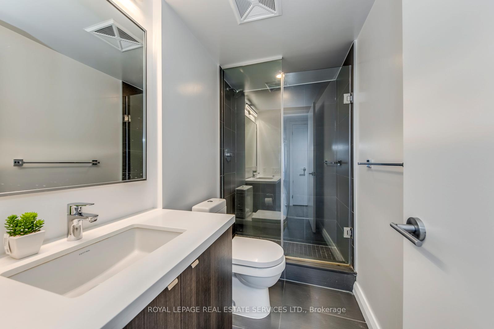 155 Yorkville Avenue 2213