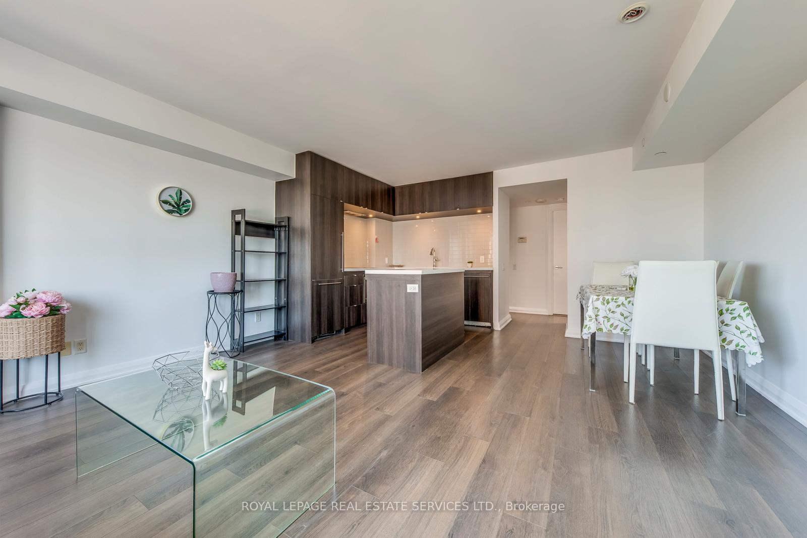 155 Yorkville Avenue 2213