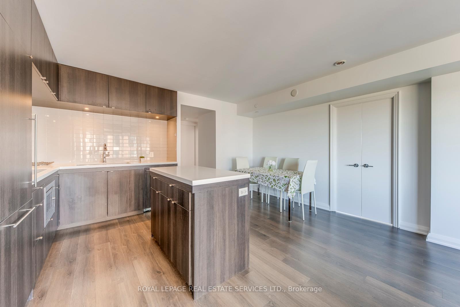 155 Yorkville Avenue 2213