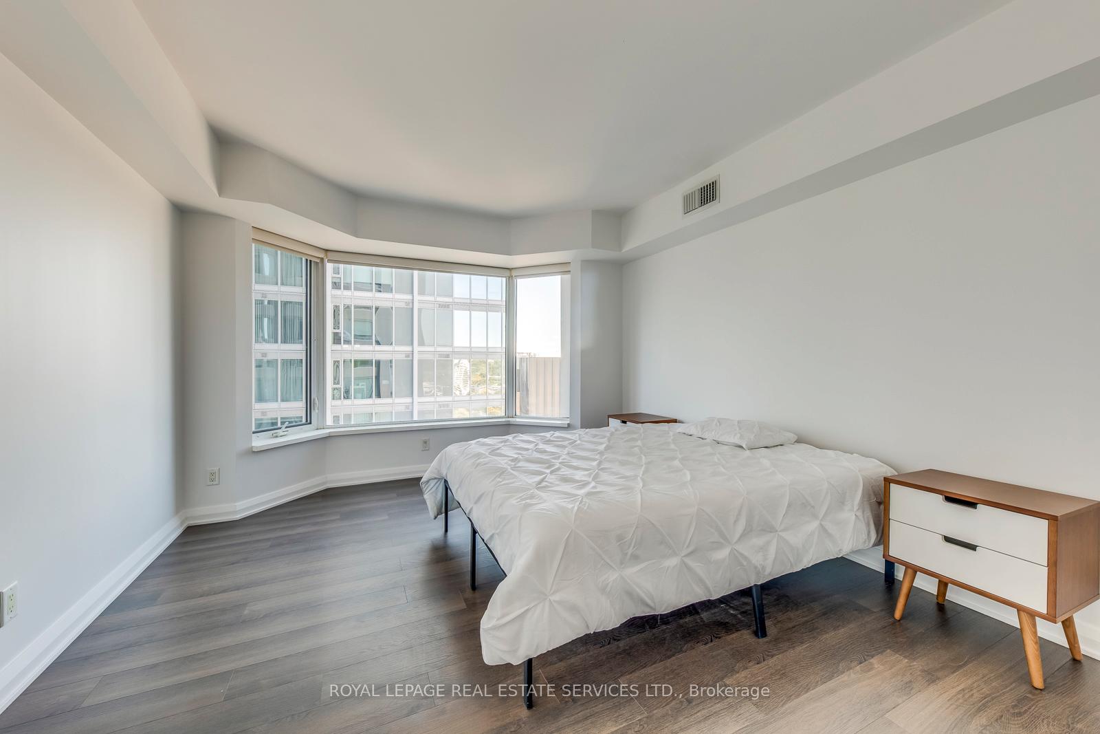 155 Yorkville Avenue 2213