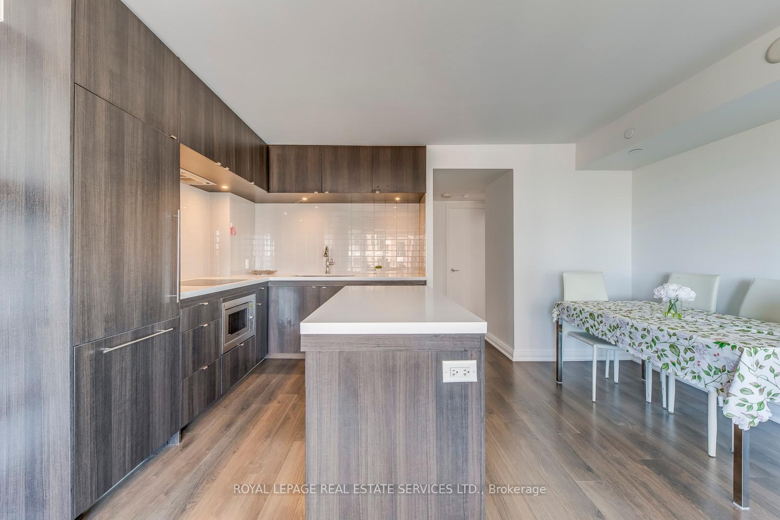 155 Yorkville Avenue 2213