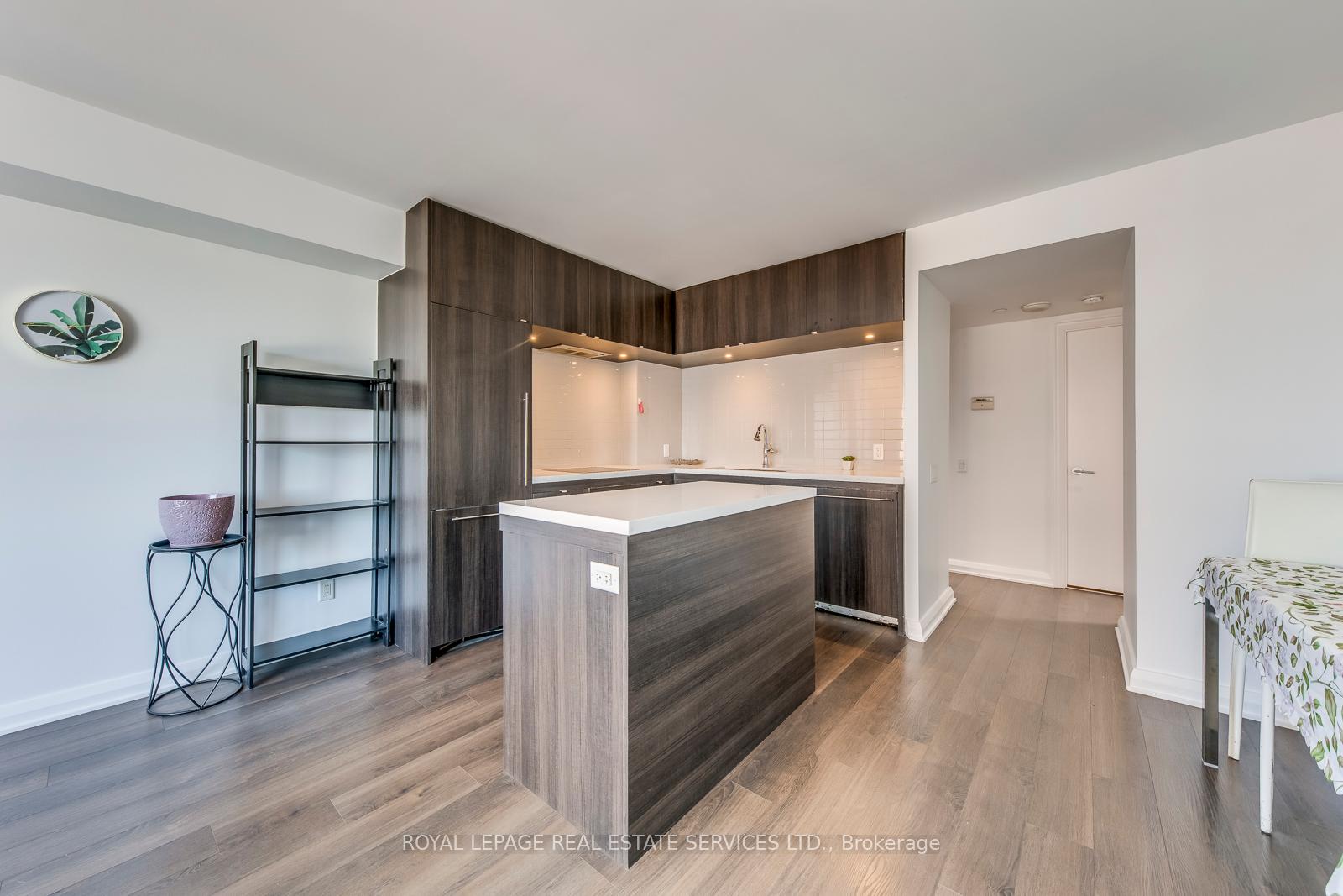 155 Yorkville Avenue 2213