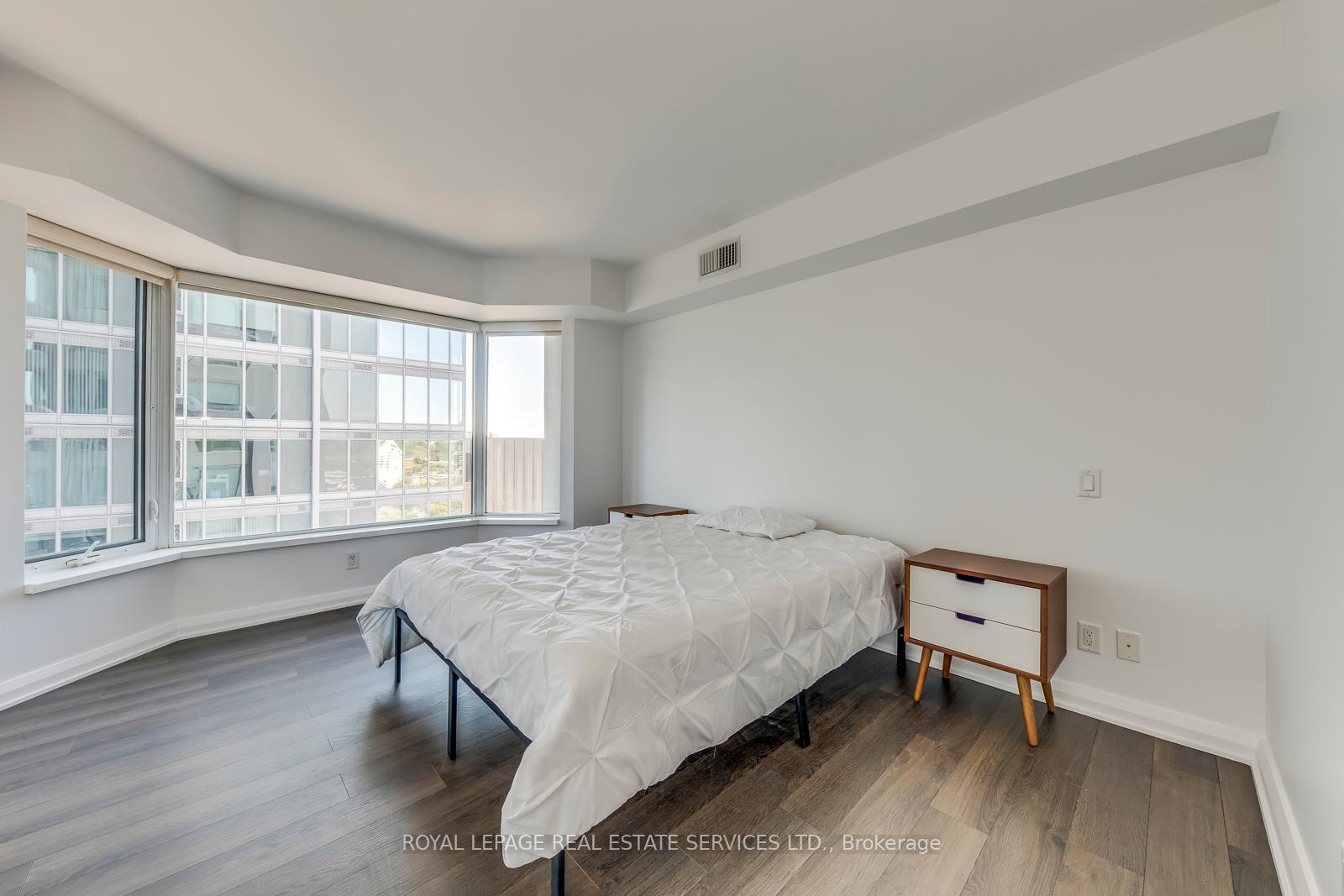 155 Yorkville Avenue 2213