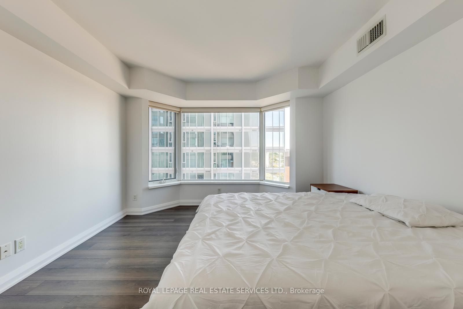 155 Yorkville Avenue 2213