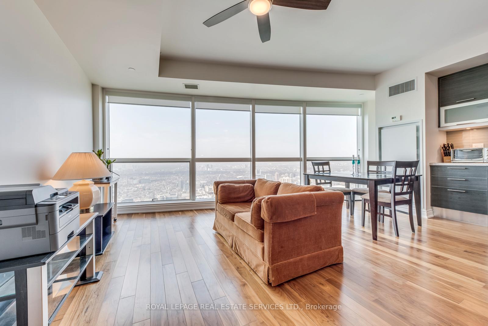 388 Yonge Street 6514, Toronto C07, ON M5B 0A4