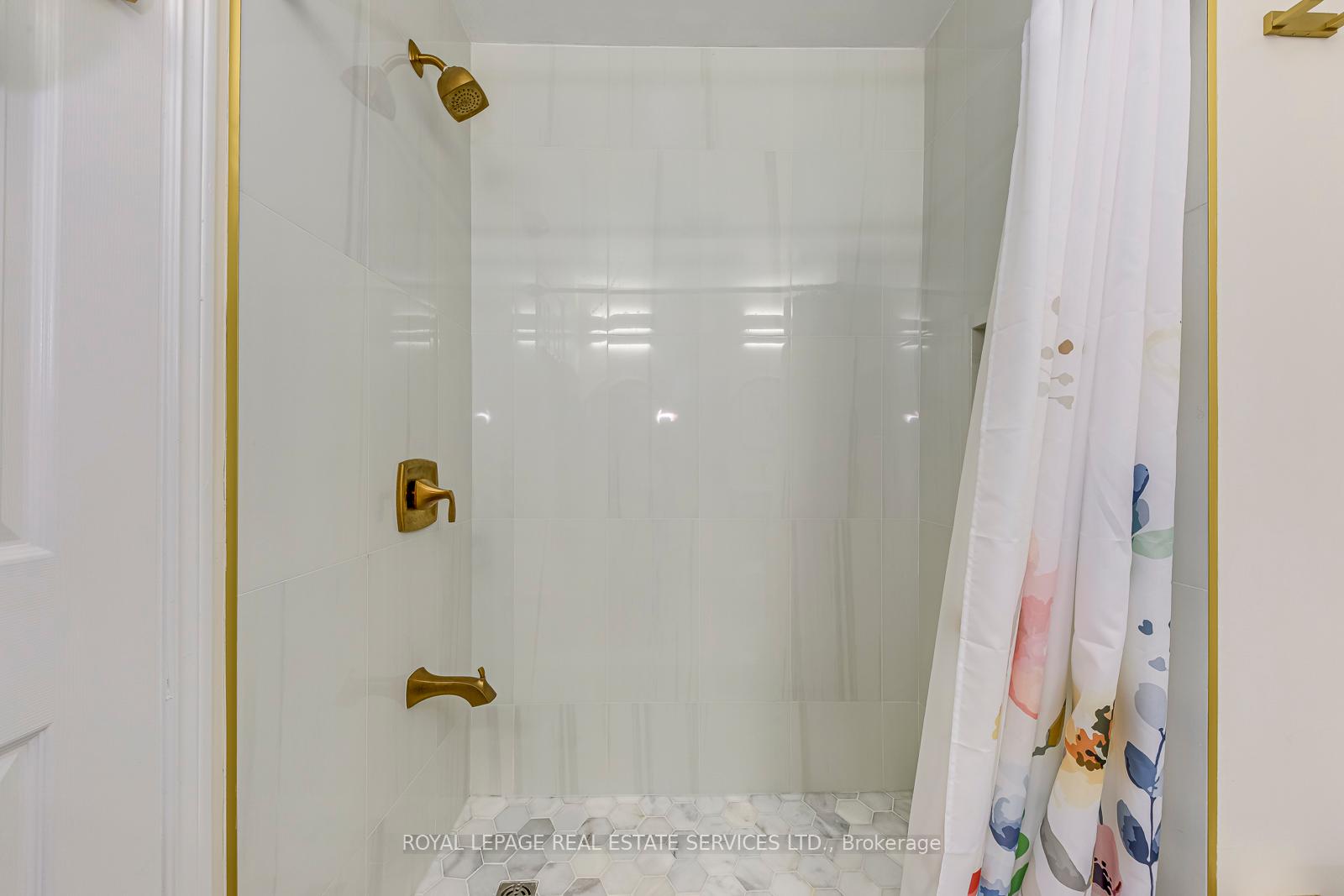 #Upper - 329 Hillside Drive Unit: Upper