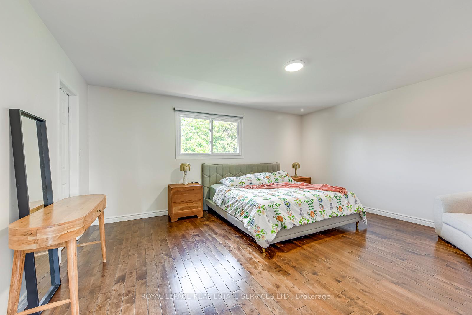 #Upper - 329 Hillside Drive Unit: Upper