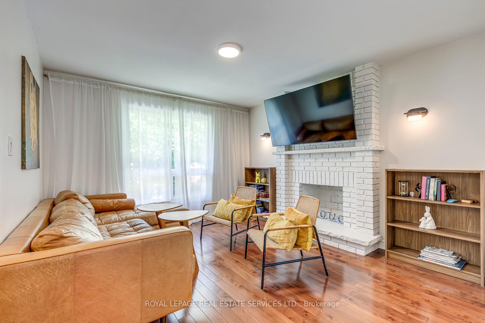 #Upper - 329 Hillside Drive Unit: Upper