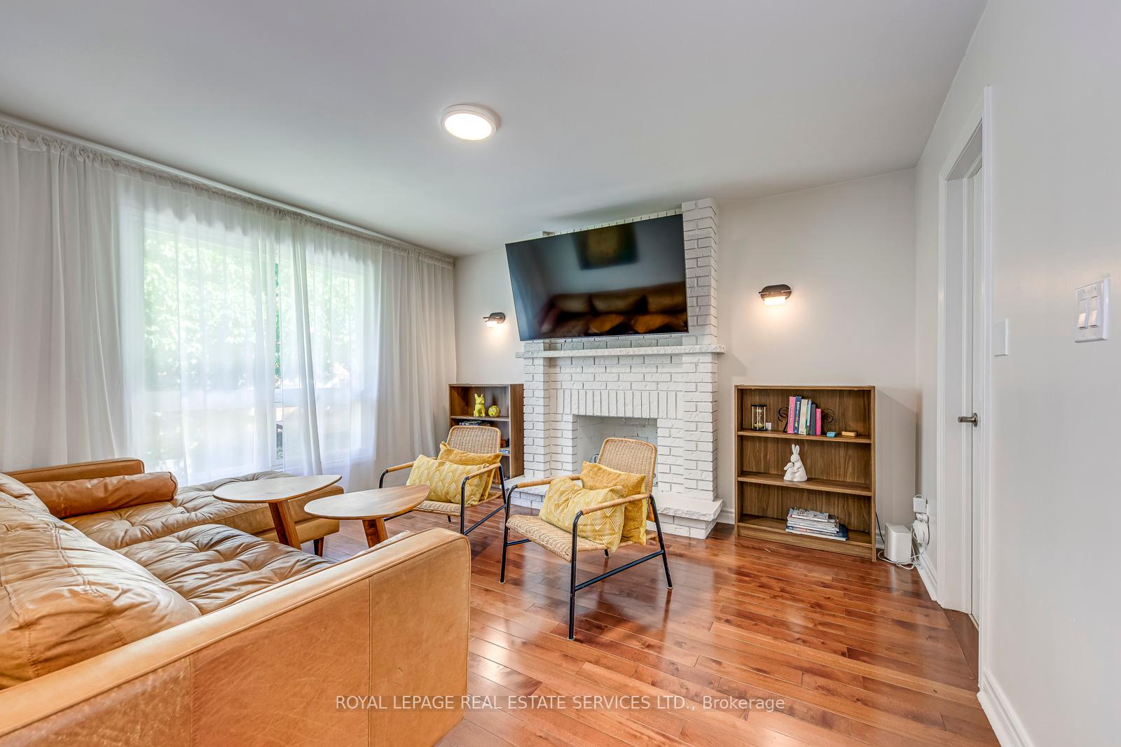 #Upper - 329 Hillside Drive Unit: Upper