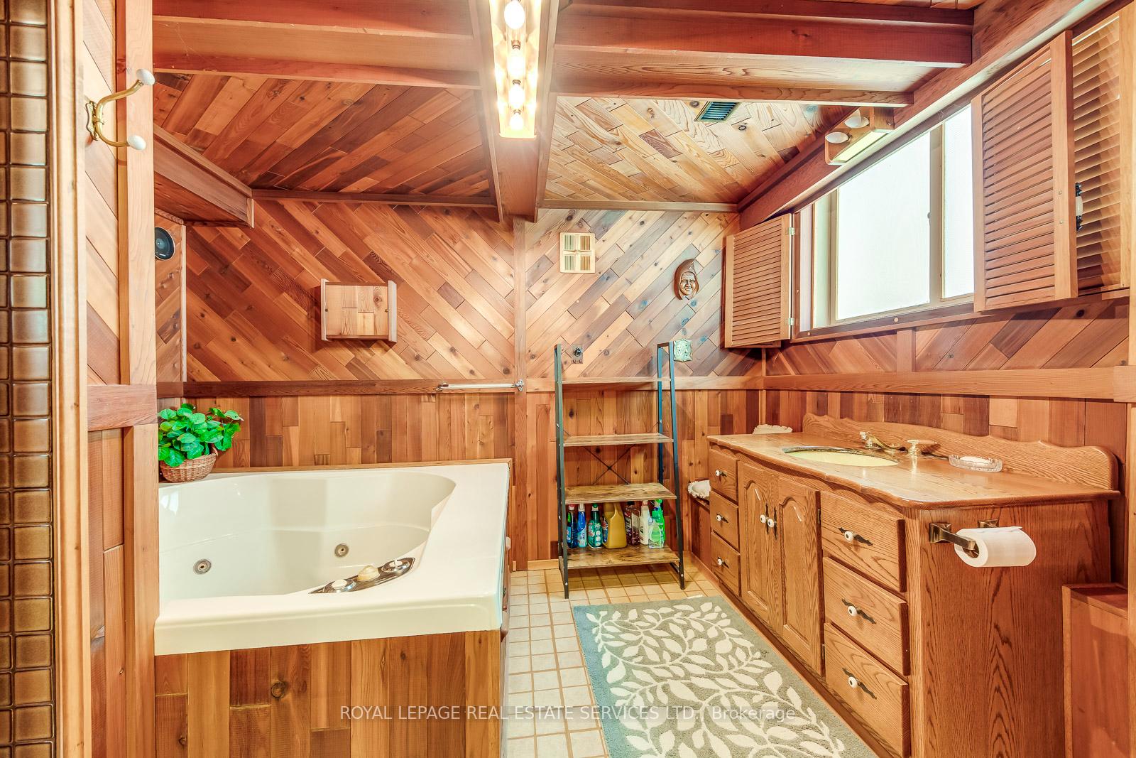 1605 Venetia Drive
